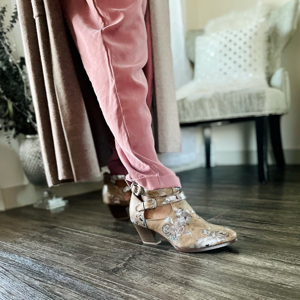 Floral Tan Ankle Booties Size 10 🍁 - Picture 6 of 11